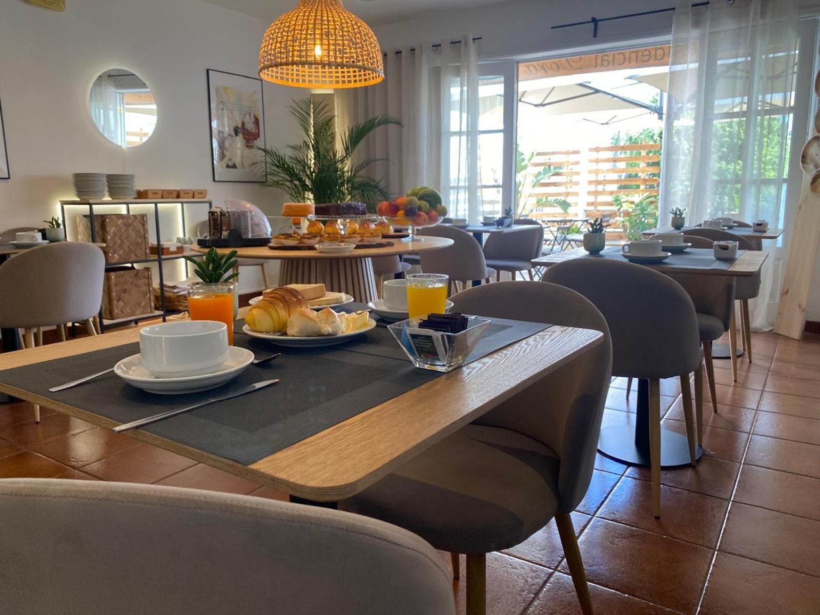 Hotel Residencial Dora Braga Bagian luar foto