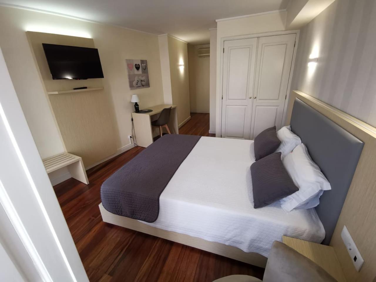 Hotel Residencial Dora Braga Bagian luar foto